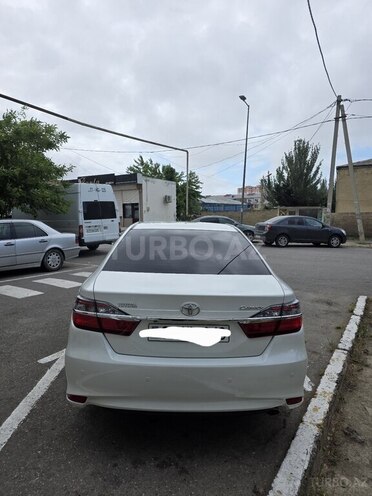Toyota Camry-5