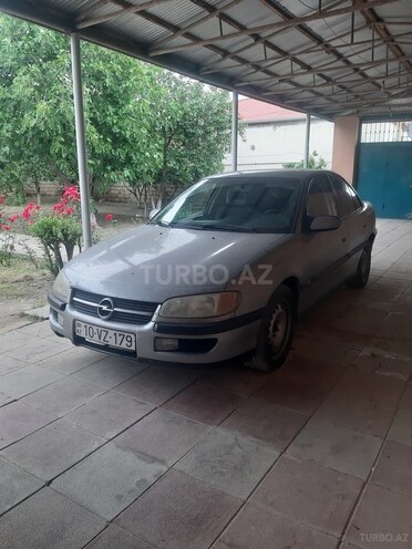 Opel Omega-1