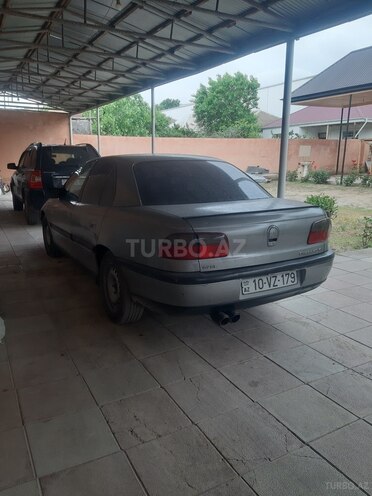 Opel Omega-2