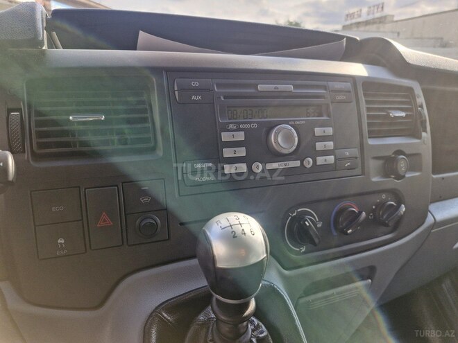 Ford Transit-7