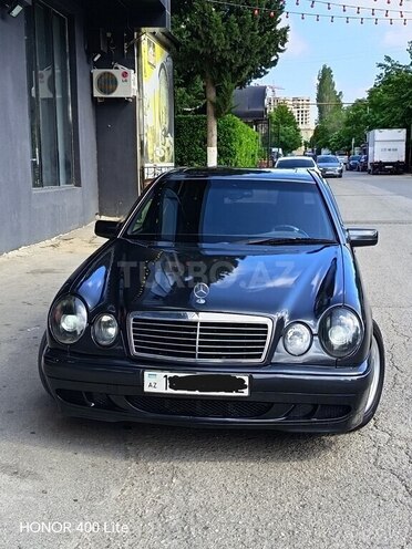 Mercedes E 200-1