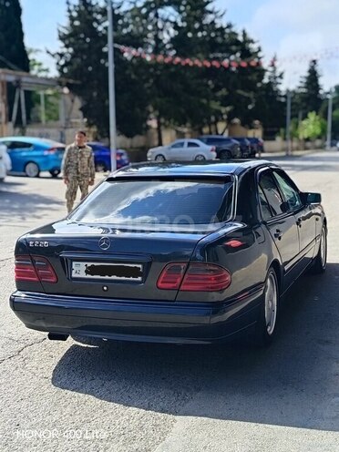 Mercedes E 200-4