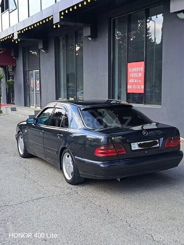 Mercedes E 200-10