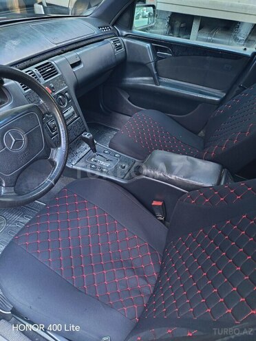 Mercedes E 200-11
