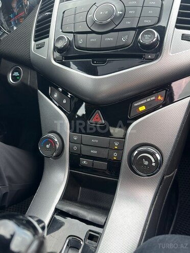 Chevrolet Cruze-13