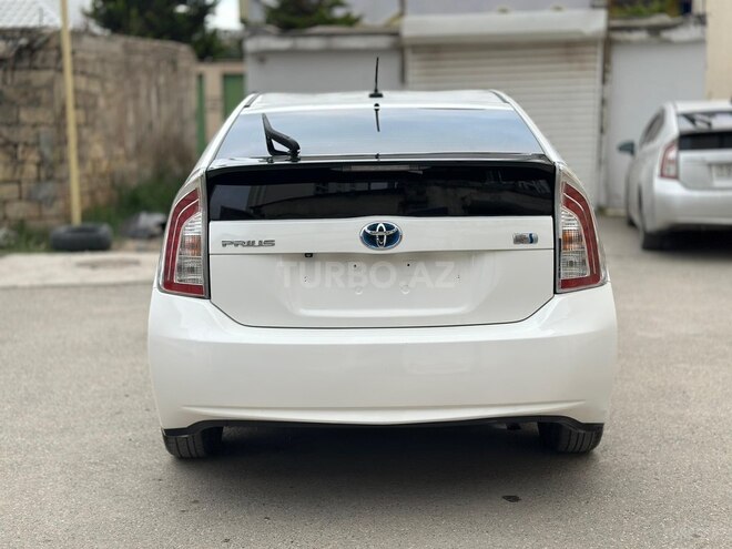 Toyota Prius-4