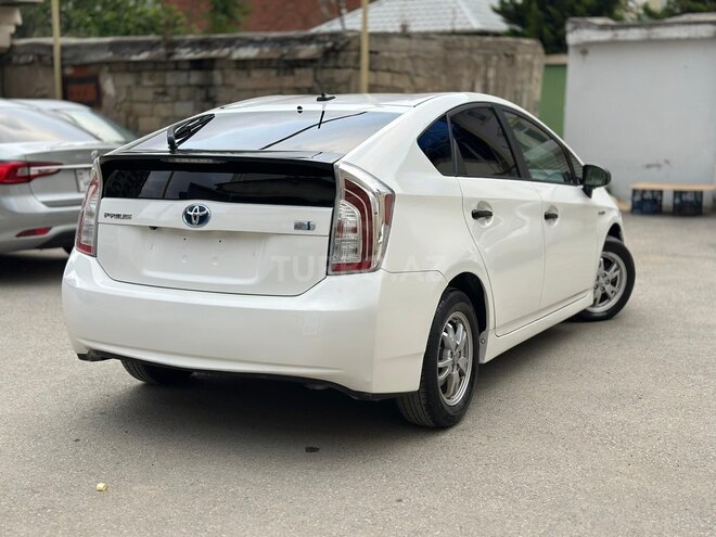 Toyota Prius-5