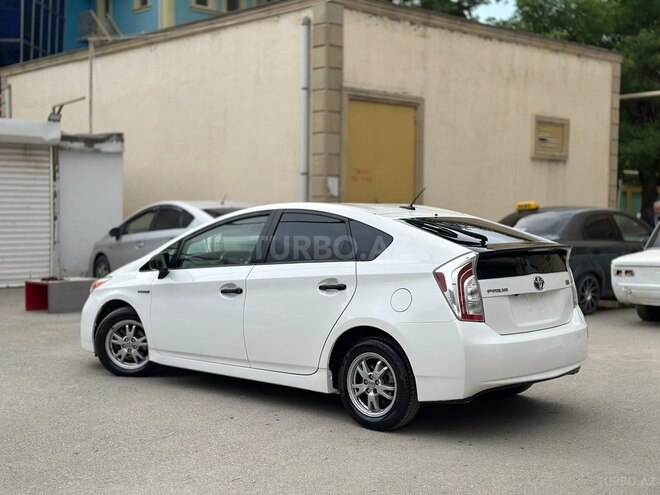 Toyota Prius-3