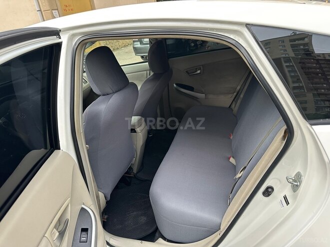 Toyota Prius-10