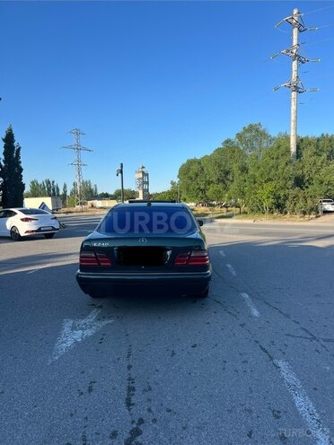 Mercedes E 240-3