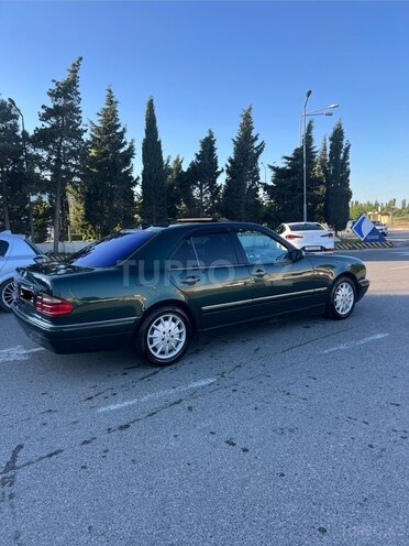 Mercedes E 240-4