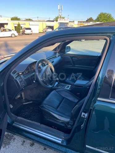 Mercedes E 240-5