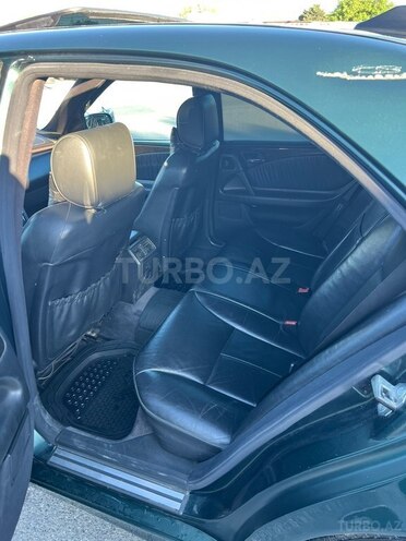 Mercedes E 240-6