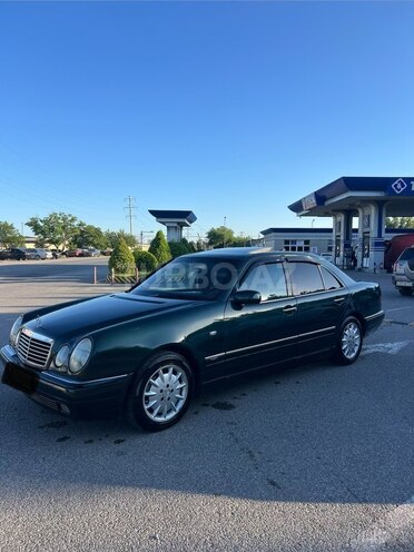 Mercedes E 240-2