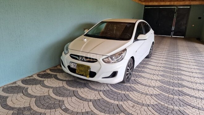 Hyundai Accent-4