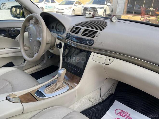 Mercedes E 240-13