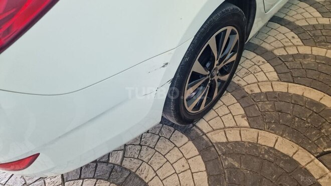 Hyundai Accent-15