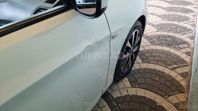 Hyundai Accent-14