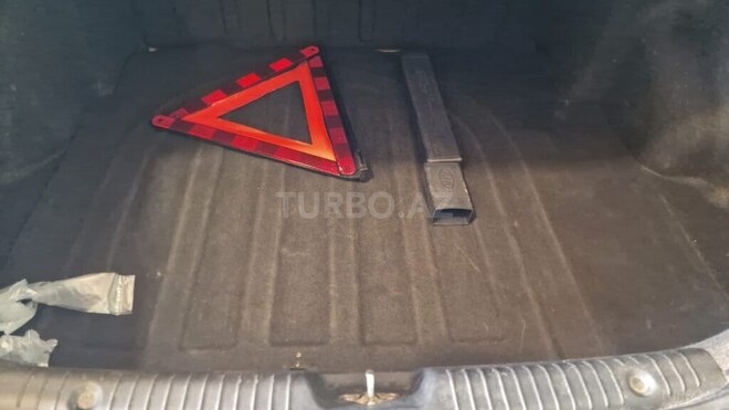 Hyundai Accent-11