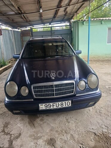 Mercedes E 220-1