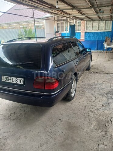 Mercedes E 220-3