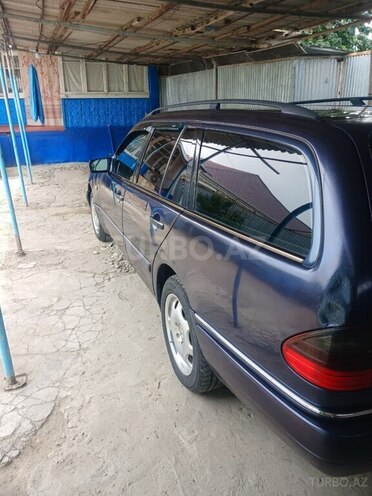 Mercedes E 220-4
