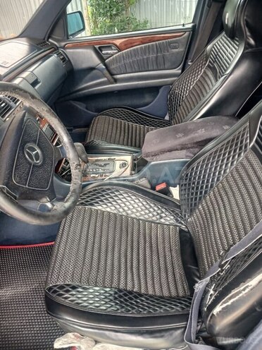 Mercedes E 220-10
