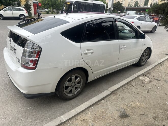 Toyota Prius-5
