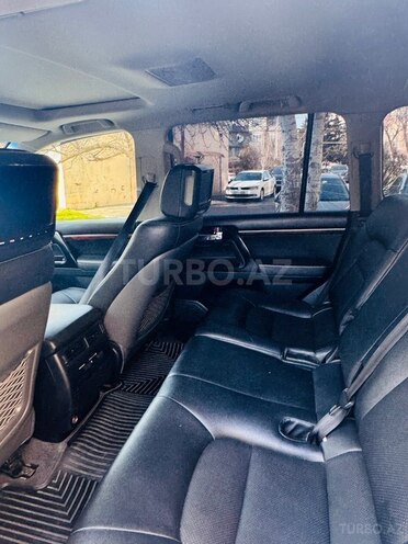 Toyota Land Cruiser-8