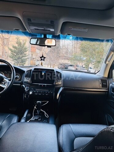 Toyota Land Cruiser-7