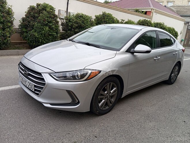 Hyundai Elantra-3