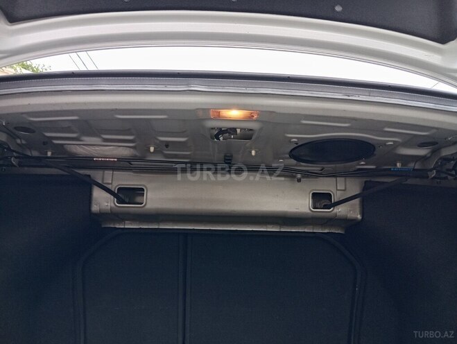 Hyundai Elantra-13