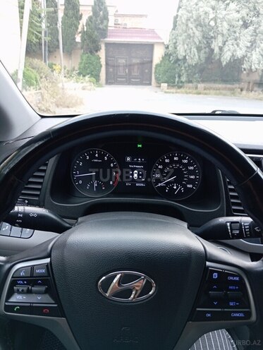 Hyundai Elantra-16