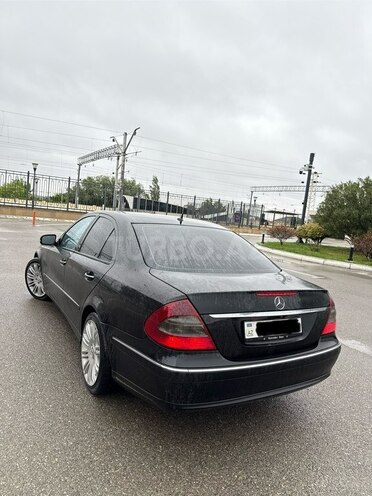 Mercedes E 220-11