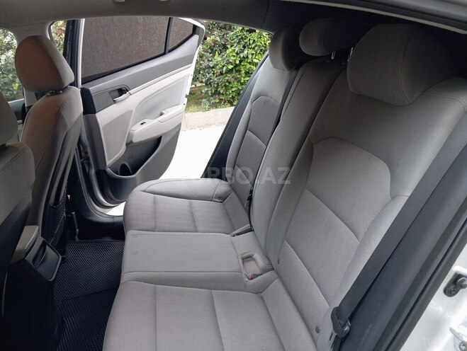 Hyundai Elantra-20