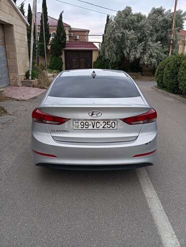 Hyundai Elantra-5