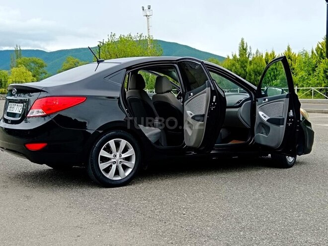 Hyundai Accent-3