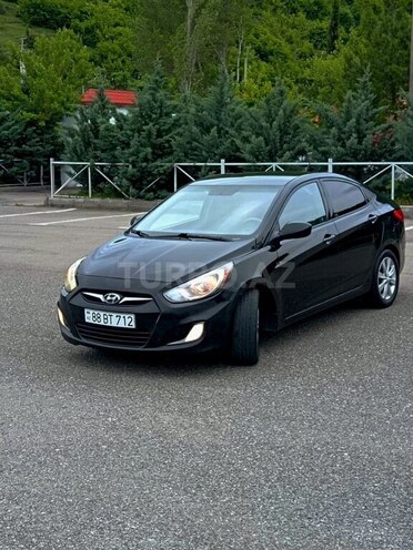 Hyundai Accent-1