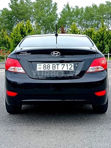 Hyundai Accent-4
