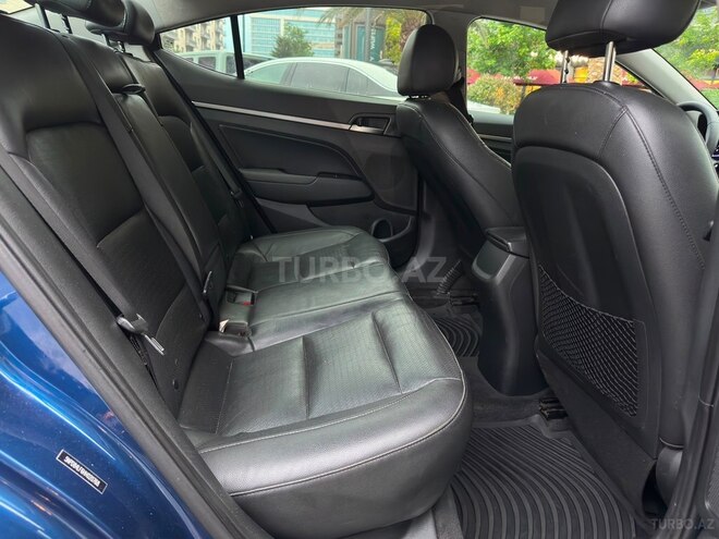 Hyundai Elantra-13