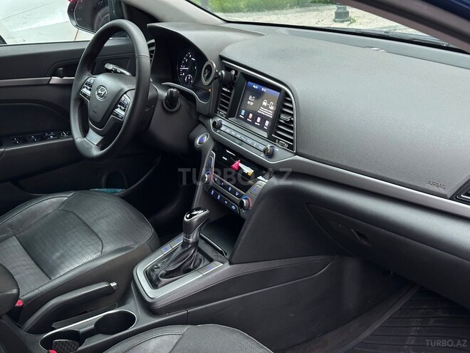Hyundai Elantra-10