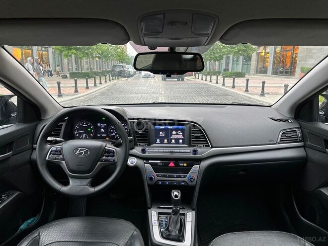 Hyundai Elantra-15