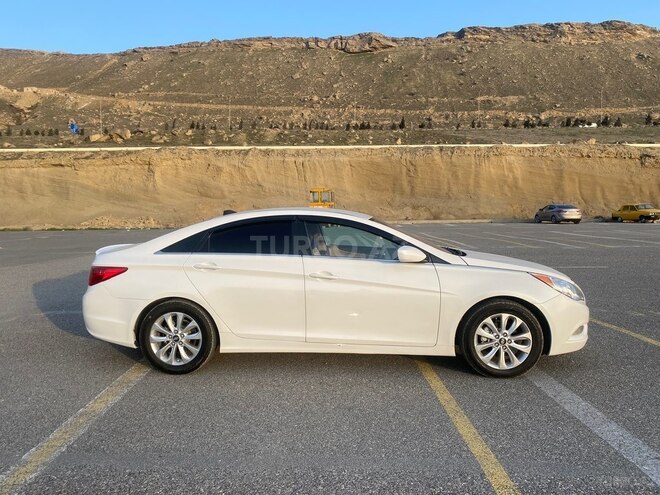 Hyundai Sonata-5