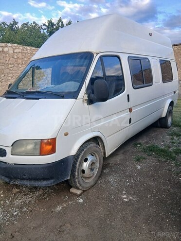 Ford Transit-9