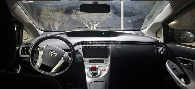 Toyota Prius-5