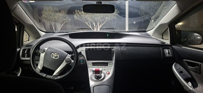 Toyota Prius-4