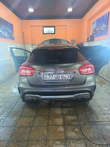 Mercedes GLA 250 4MATIC-12