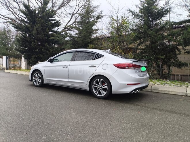 Hyundai Elantra-3