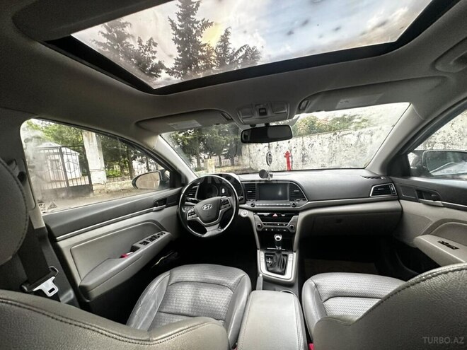 Hyundai Elantra-7