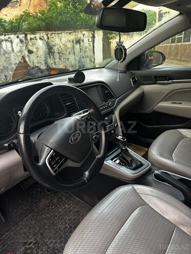 Hyundai Elantra-6